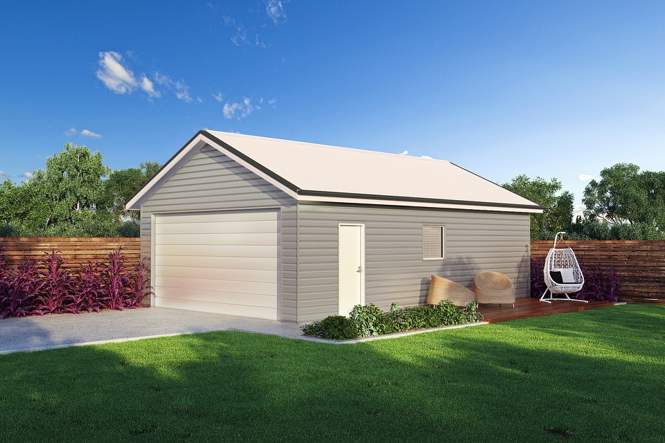 detached garage lawn