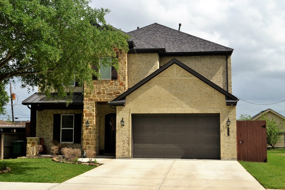 garage attached to a house in Houston Texas