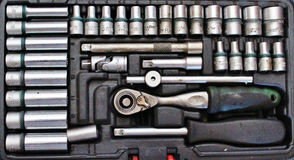 Ratcheting wrench