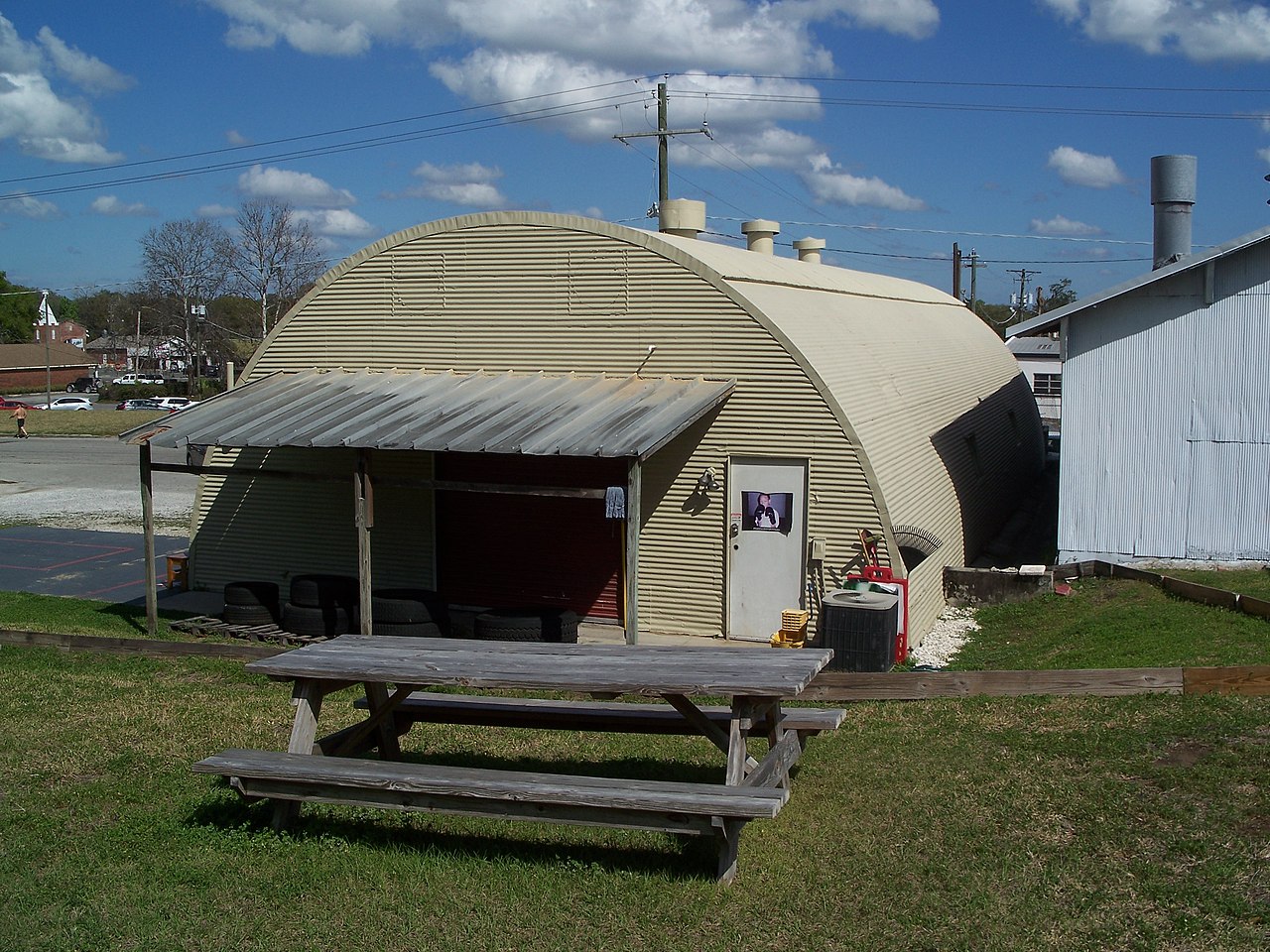 Quonset-hut
