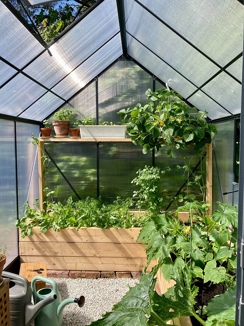 Private-greenhouse-in-Finland